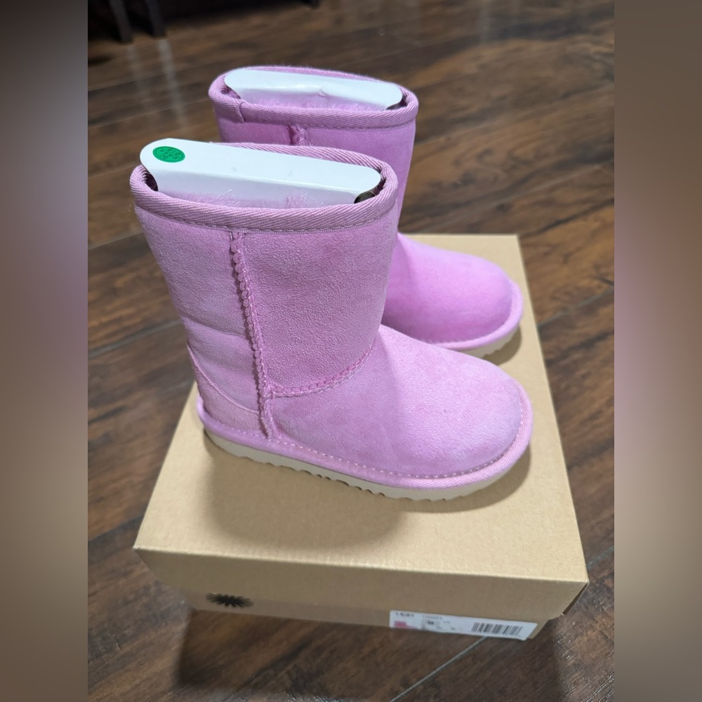 Ugg Toddler Classic ll Size 9 PINK